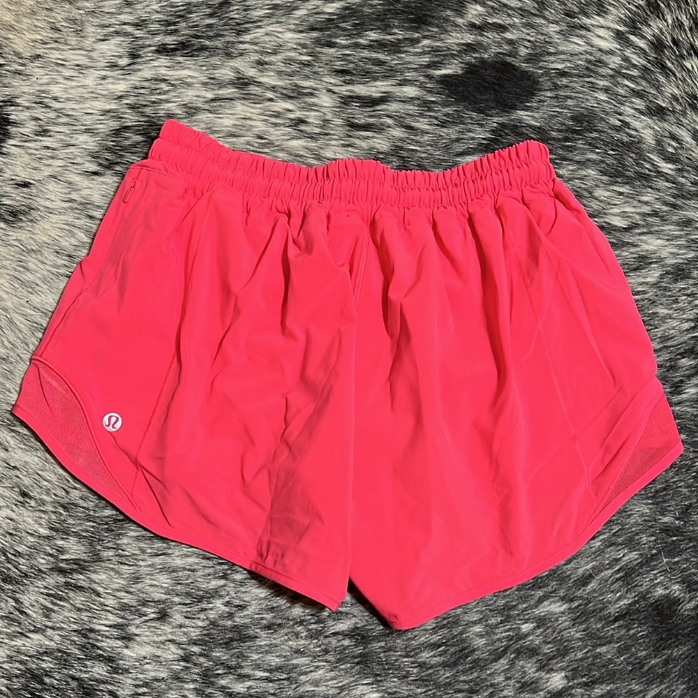 Lululemon hotty hots!